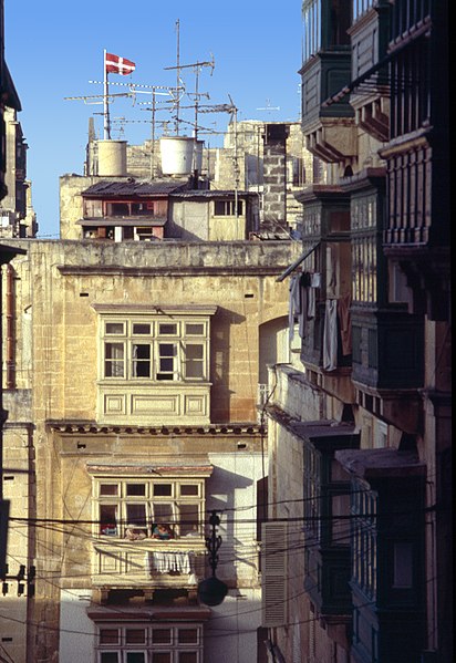 File:Valletta-16-Balkone-1989-gje.jpg