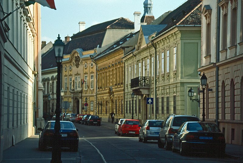 File:Budapest-260-Burgviertel-Gasse-2003-gje.jpg