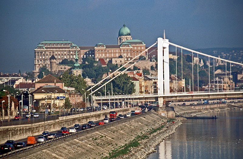 File:Budapest-214-Donaubruecke-Fischerbastei-2003-gje.jpg