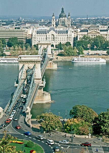 File:Budapest-244-Kettenbruecke-2003-gje.jpg