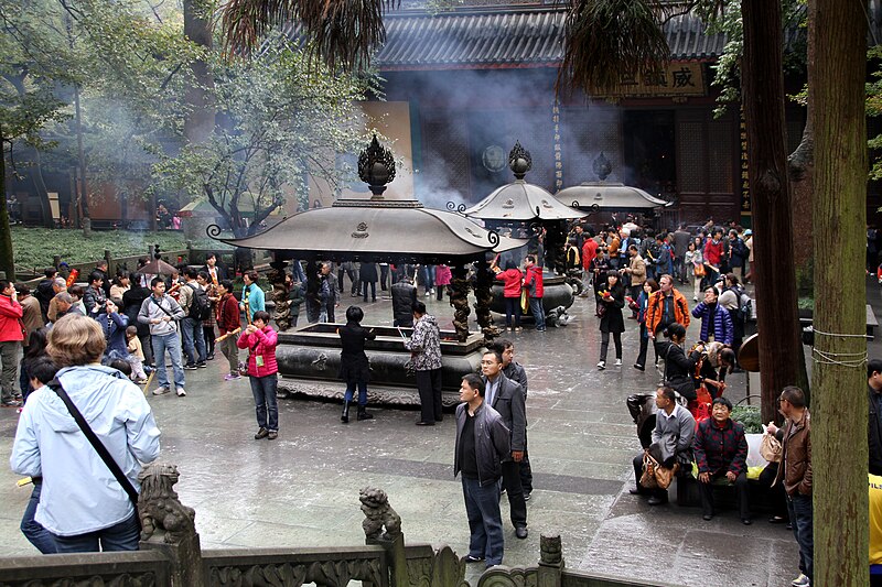 File:Hangzhou-Lingyin-Tempel-32-Rauchopfer-2012-gje.jpg