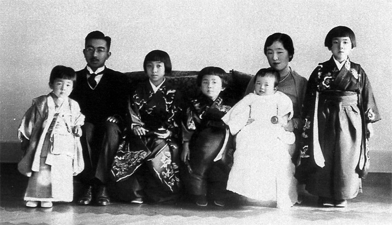 File:Showa family 1936.jpg