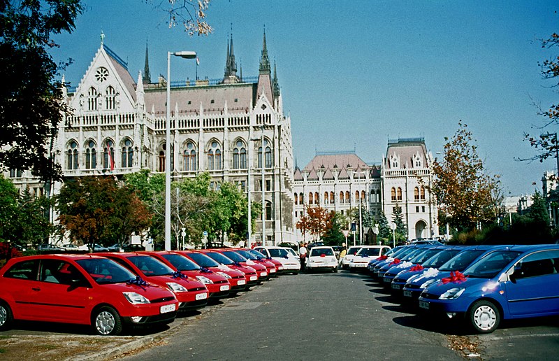 File:Budapest-238-Parlament-2003-gje.jpg