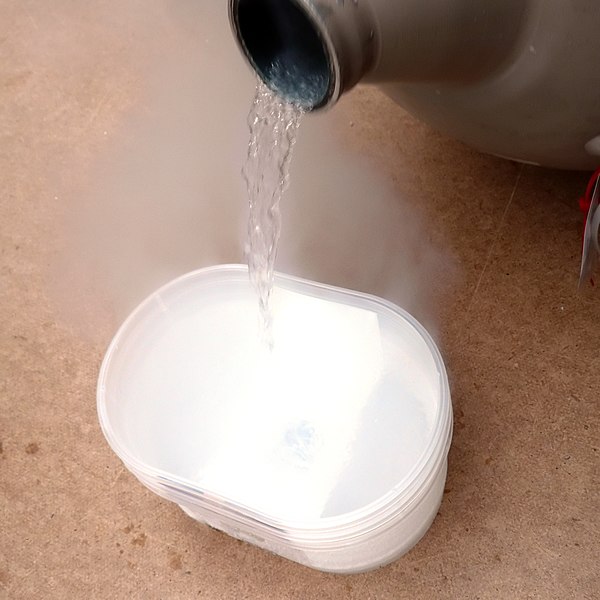 File:Liquidnitrogen.jpg