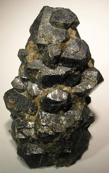 File:Uraninite-39029.jpg