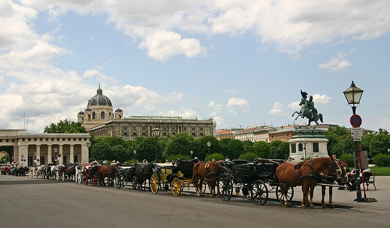 File:Wien-Fiaker-02-Heldenplatz-2009-gje.jpg