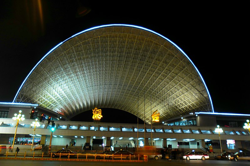 File:烟台站南广场夜景.jpg