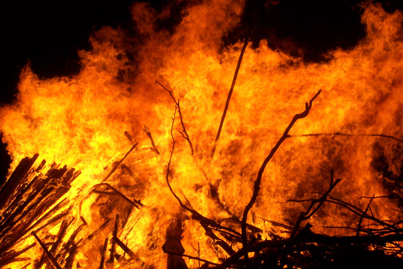 File:Large bonfire.jpg