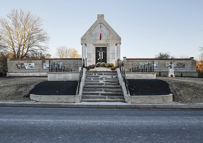 File:Chapelle de Nauroy (Marne) le 11 novembre 2015.jpg