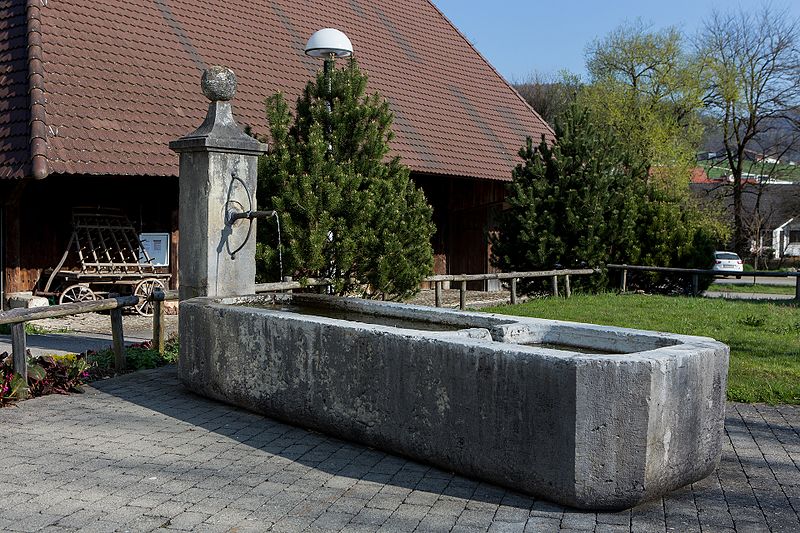 File:2017-Oftringen-Brunnen-Loewen.jpg