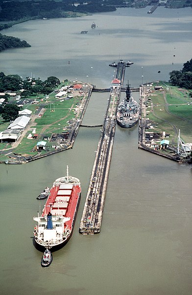 File:USS Iowa Pedro Miguel Locks.jpg