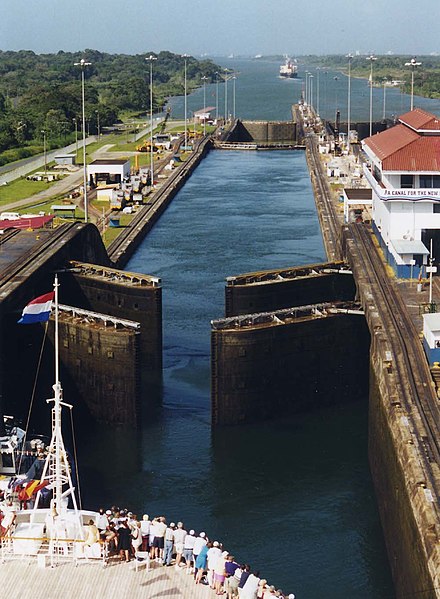 File:Panama Canal Gatun Locks opening.jpg