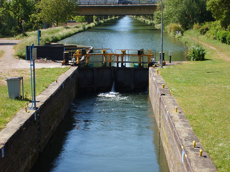 File:Waterlock on Rhine Rhone canal - panoramio.jpg