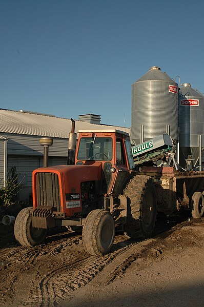 File:Allis-Chalmers 7060 in Wisconsin.jpg