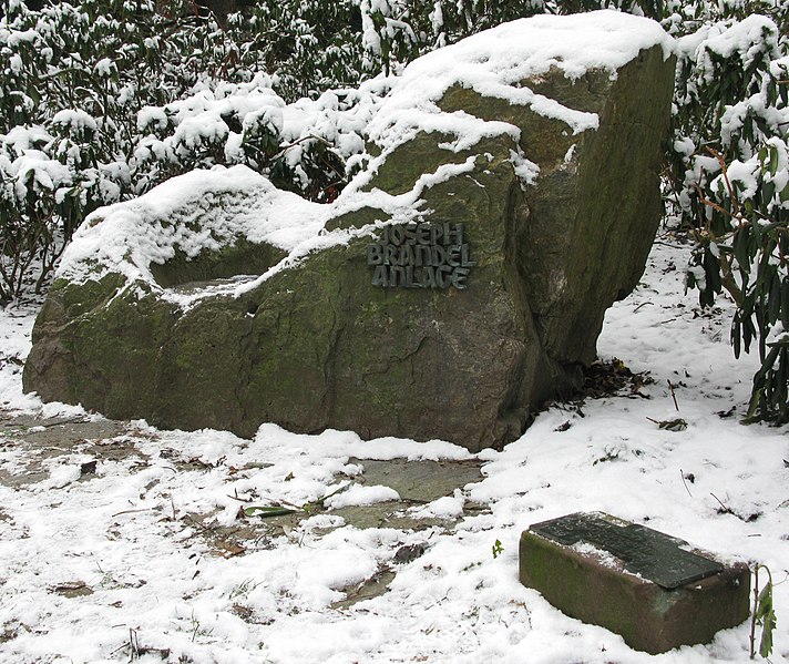 File:Brandel-Gedenkstein.jpg