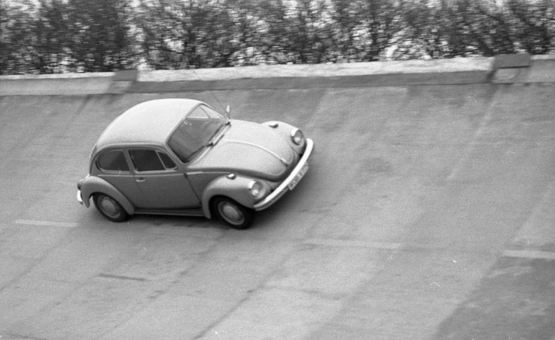 File:Bundesarchiv B 145 Bild-F038805-0013, Wolfsburg, VW Autowerk, Teststrecke, Käfer.jpg