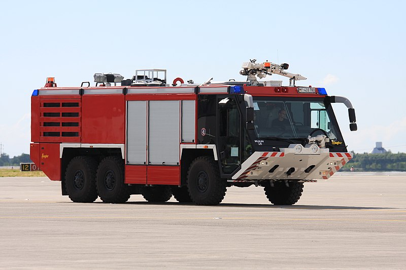 File:2010-06-11 Ziegler Löschfahrzeug EDDB 02.jpg