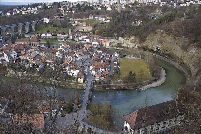 File:Sarine basse-ville de Fribourg.jpg