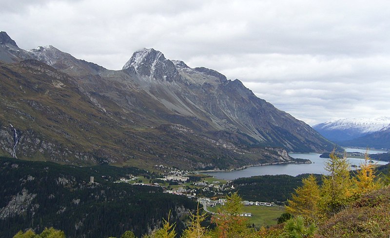 File:Blick-auf-Maloja-Sils von Motta.jpg