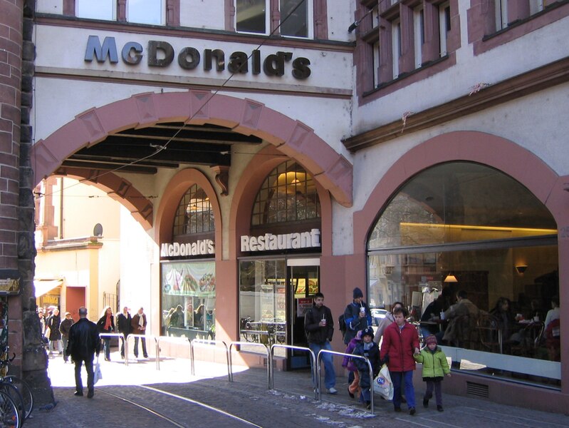 File:Mcdonalds martinstor freiburg.jpg