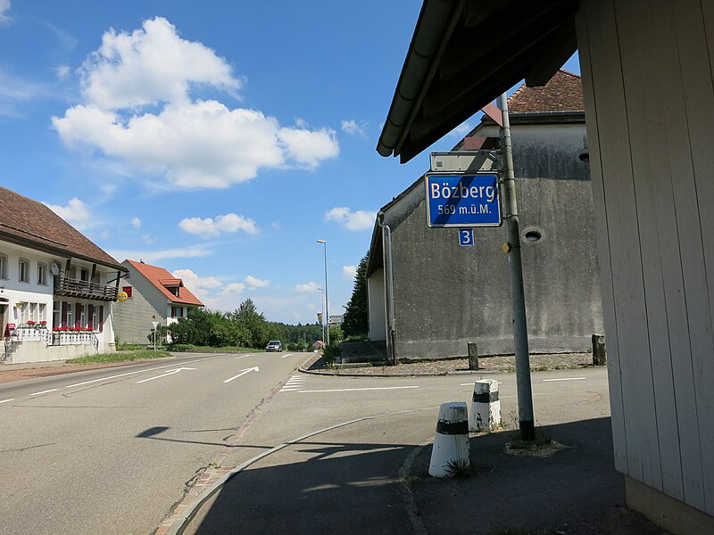 File:Bözberg Pass.jpg