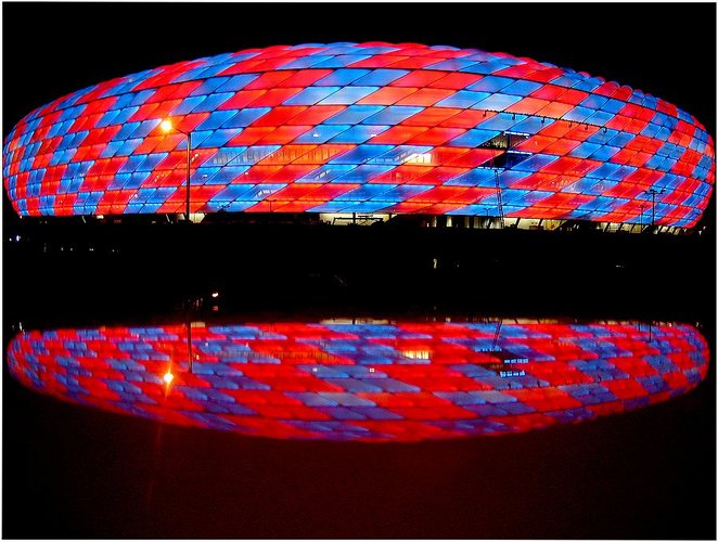 File:Allianz-Arena.blue.red.jpg