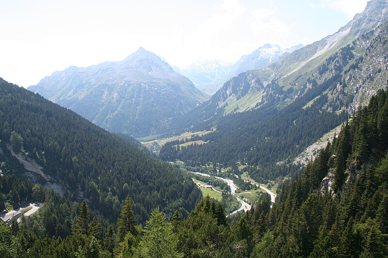 File:Val Bregaglia.jpg