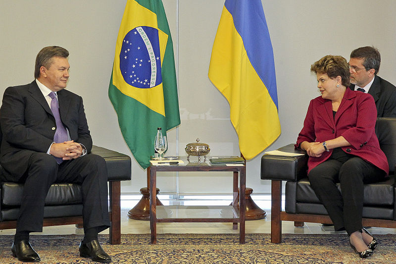 File:Dilma Yanukovych 2011.jpg