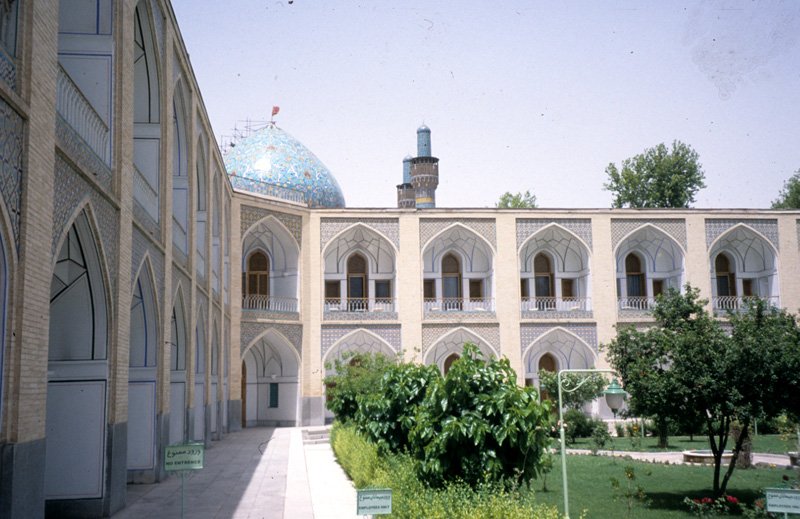 File:Hotel Shah Abbas Sahn.jpg