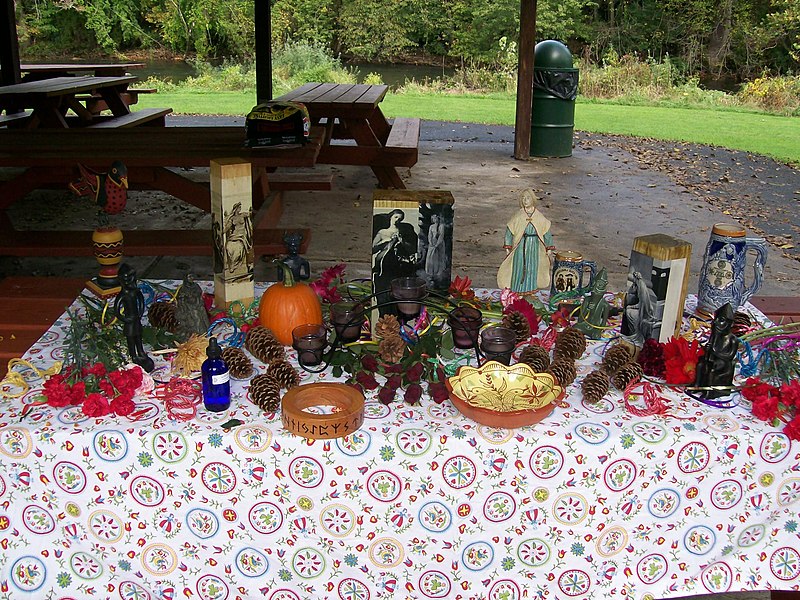 File:Urglaawer altar honouring goddess Zisa.jpg