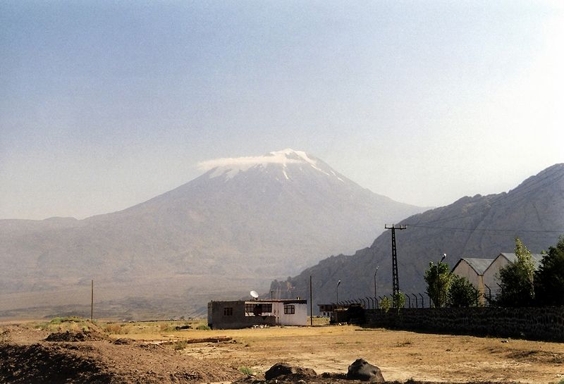 File:Mount ararat from east of dogubeyazit.jpg