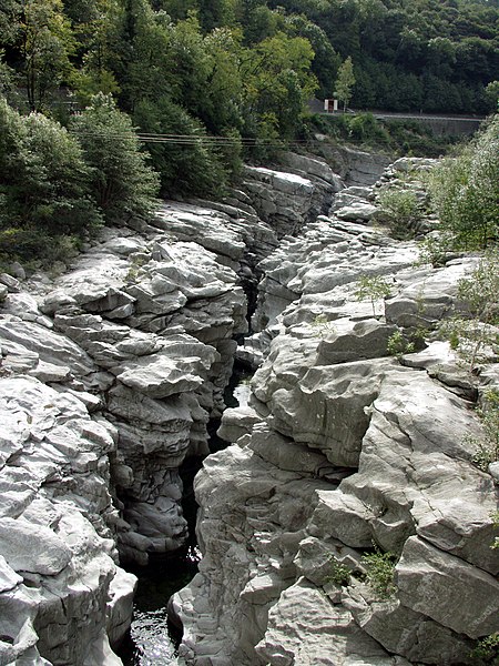 File:Maggia Ponte-Brolla.jpg