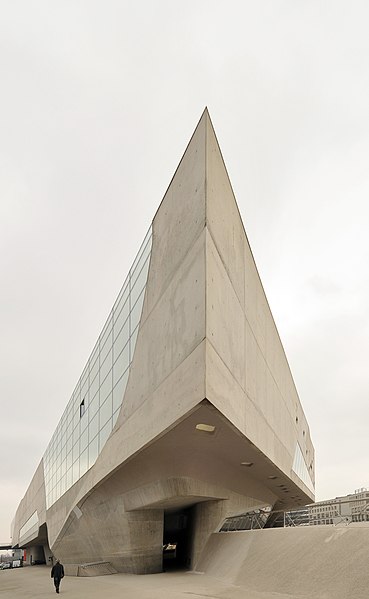 File:Phæno by Zaha Hadid in Wolfsburg.jpg