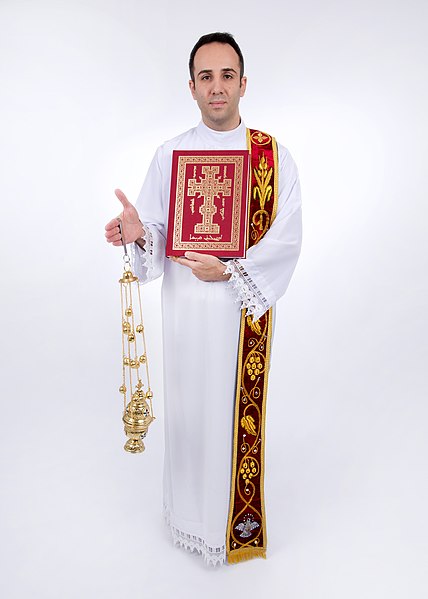 File:Mshamshono Evangeloyo (Syrisch-Orthodoxer Diakon).jpg