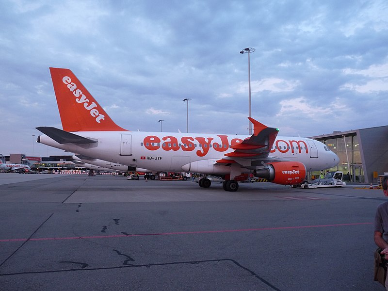 File:Easyjet in Schiphol 2015.jpg