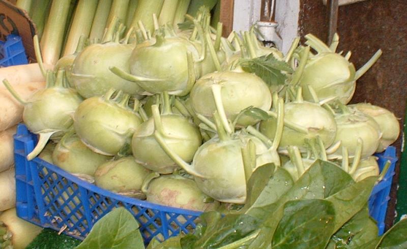 File:KohlrabiinMarket.jpg