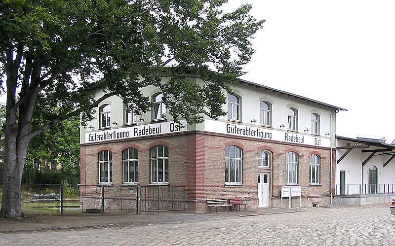 File:Güterboden Bahnhof Radebeul-Ost 02.jpg