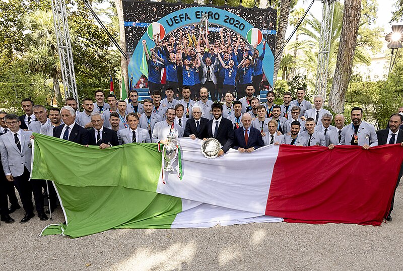 File:Sergio Mattarella meets Italy national football team and Matteo Berrettini (12 July 2021) 01.jpg