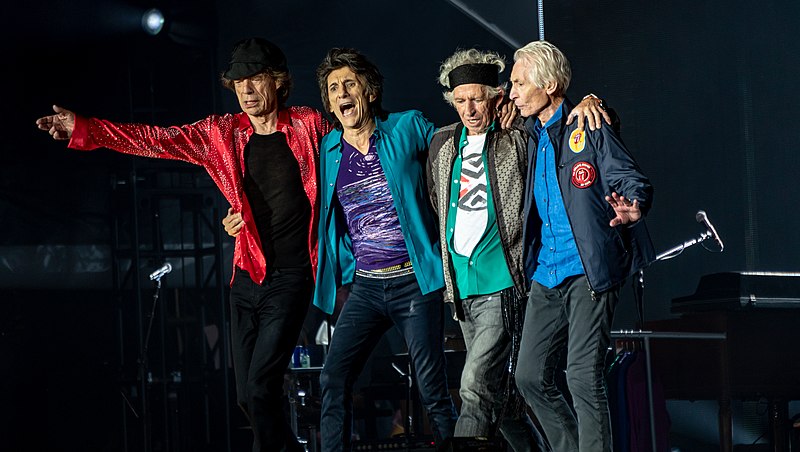 File:Rolling Stones bow post-show, London, 22 May 2018 (41437870545).jpg