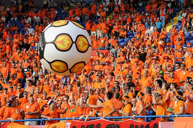 File:Dutch football supporters 20120609.jpg