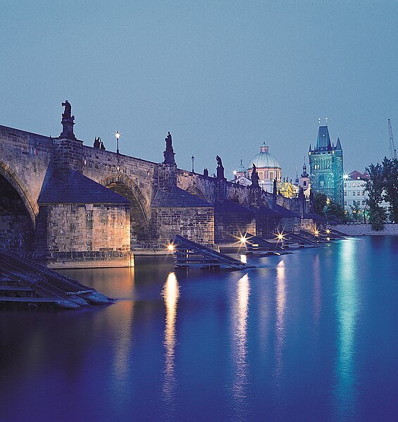 File:Prague charles bridge night.jpg