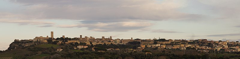 File:Panorama di Tarquinia.jpg