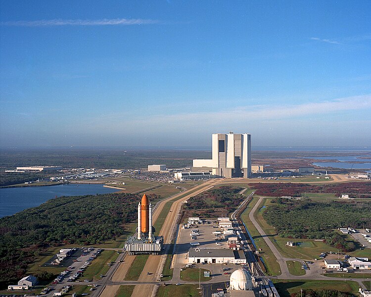 File:STS-36 Rollout - GPN-2000-000680.jpg