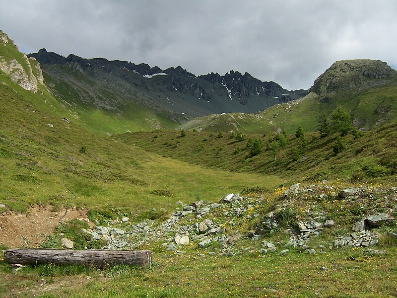 File:Piz Mundin von Süden.jpg