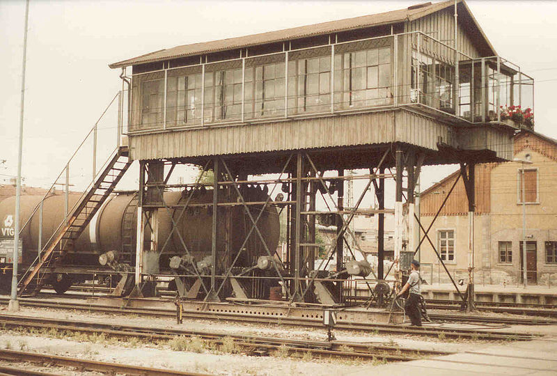 File:Stellwerk Konstanz.jpg