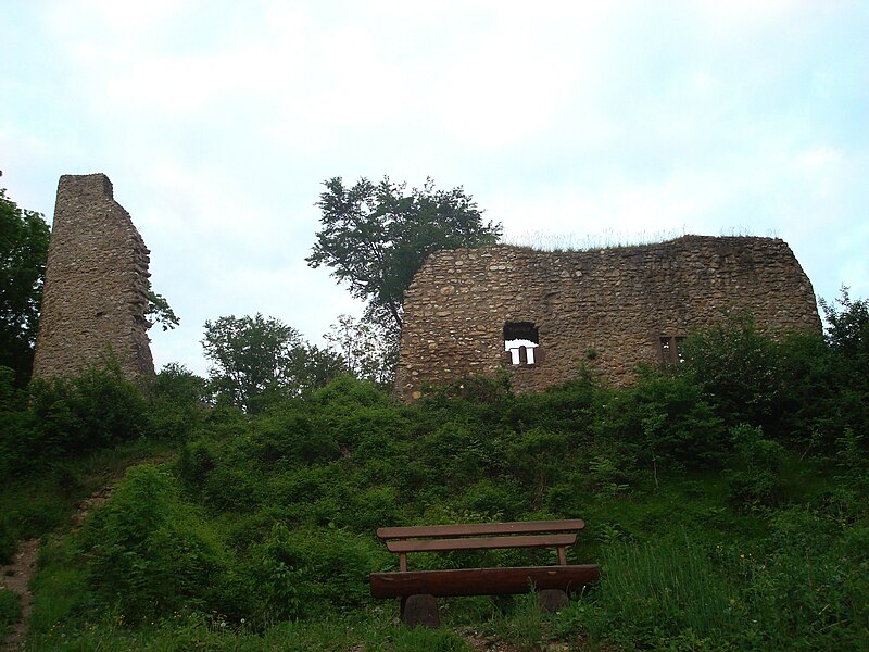 File:Ebringen-ruine-schneeburg-2.jpg