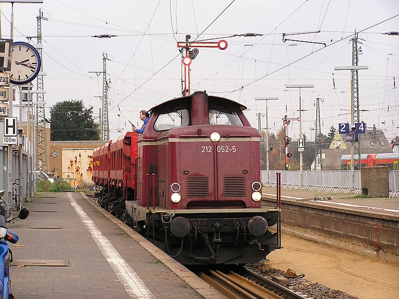 File:V 212 052-5 Friedberg.jpg