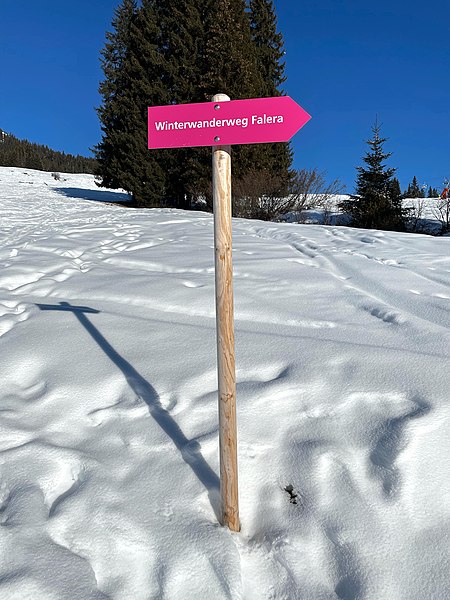 File:Winterwanderweg Falera.jpeg