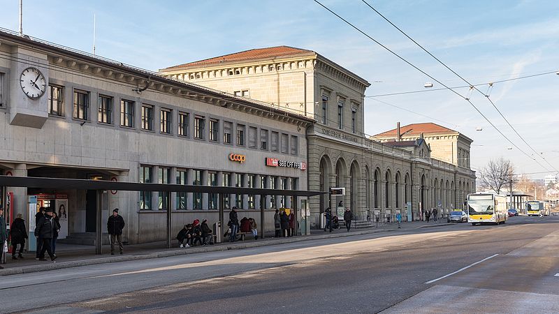 File:Bahnhof Schaffhausen, Vorderseite.jpg