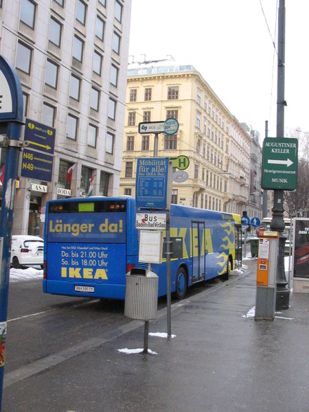 File:IKEABus.jpg